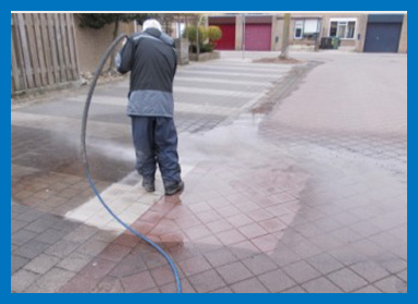 reinigen waterpasseerbare bestrating